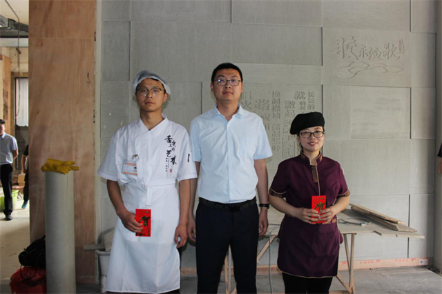 醇小重慶老火鍋第一屆技能大賽“展技能，樹(shù)形象，促服務(wù)”