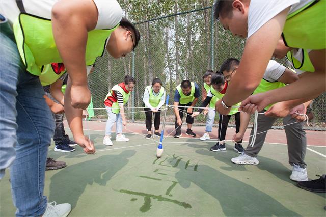 醇小重慶老火鍋第一屆戶(hù)外拓展“點(diǎn)燃激情，挑戰自我”