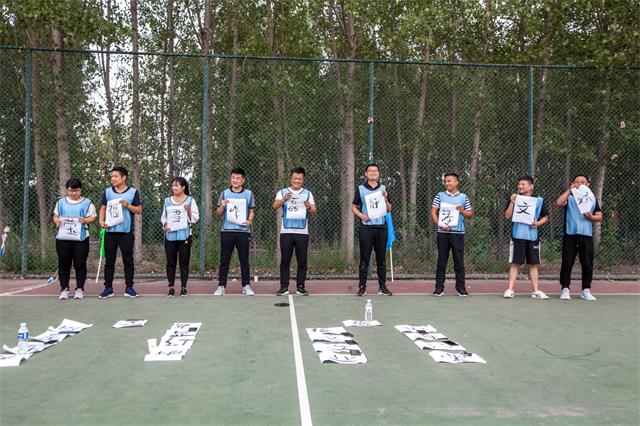 醇小重慶老火鍋第一屆戶(hù)外拓展“點(diǎn)燃激情，挑戰自我”
